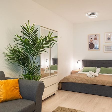 Modern Newly-Built Home By The New York Cafe Budapest Bagian luar foto