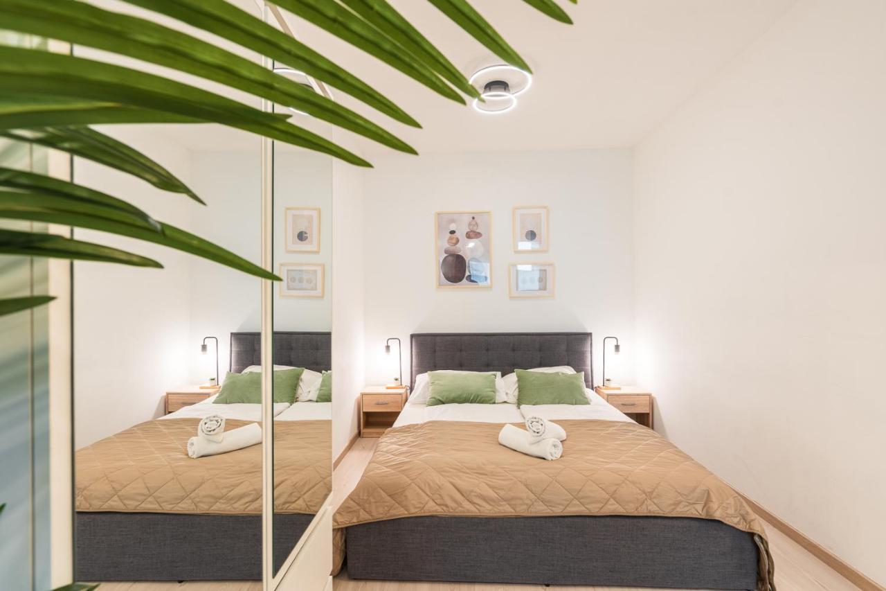 Modern Newly-Built Home By The New York Cafe Budapest Bagian luar foto